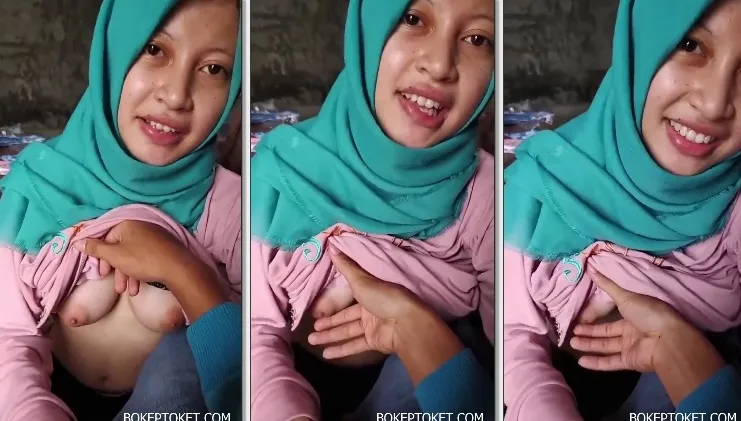 Diremas Toket Malah Cengengesan Keenakan - Hijab Montok Goyang Hot