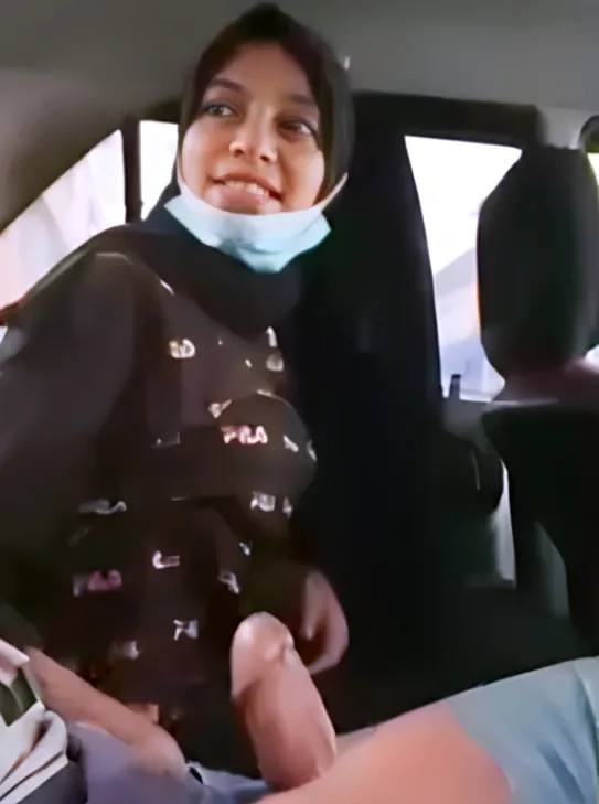 Bu Guru Nekad Ewe di Dalam Mobil Sampai Becek