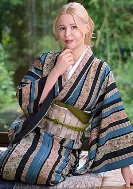 Tante Bule Blonde Montok Pelayan Penginapan Nakal Sange Ngajak Colmek