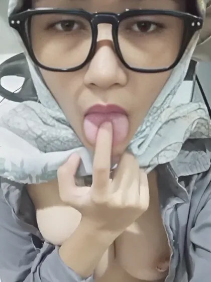 Jilbab Tocil Remes Nenen Emut Jari