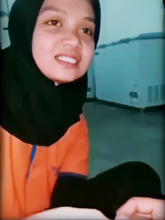 Skandal Karyawan Jilbab di Gudang, Toket Montok Keenakan Digoyang